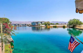 Terra Lago Lakehouse Villa, close to golf, tennis, festivals and shopping!
